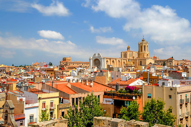 Catalogne -&nbsp;toits de ville aux couleurs orangées